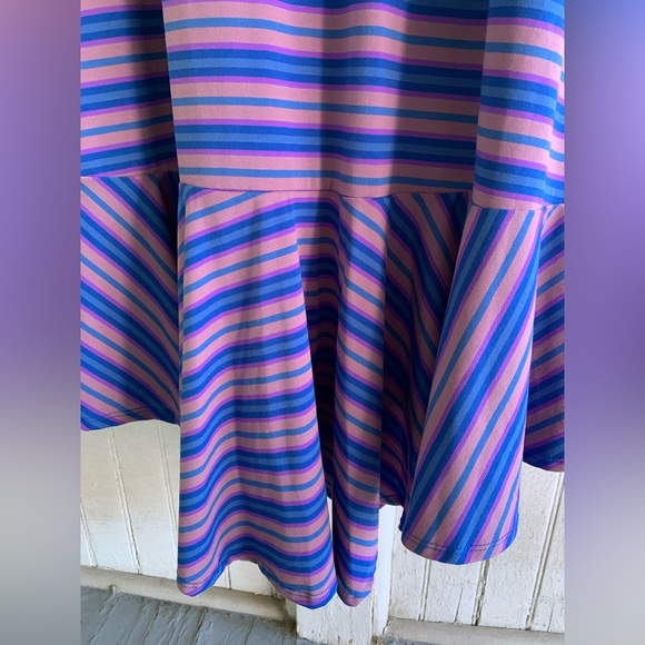 NWT! Women’s LuLaRoe Striped Maurine Dress Size M 👗
Fits size 12-14 - Picture 9 of 12